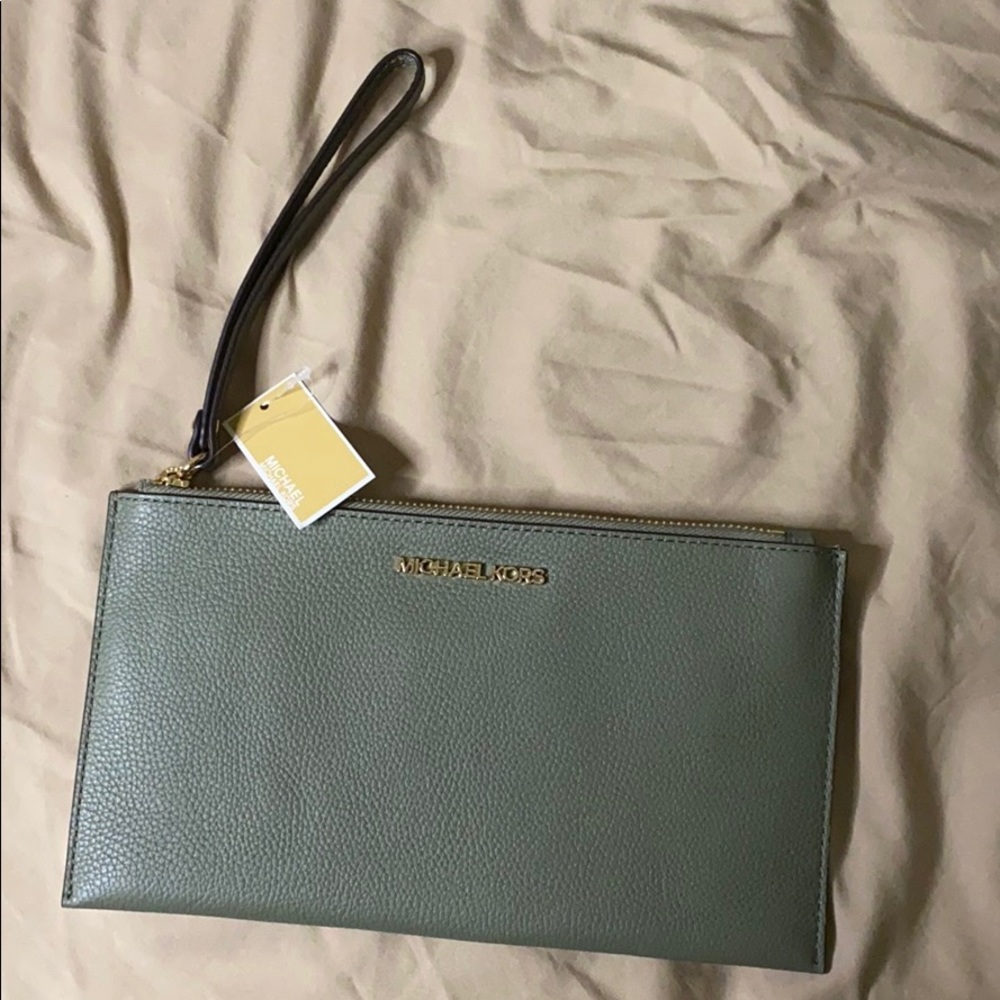MICHAEL KORS LEATHER ARMY GREEN CLUTCH WRISTLET